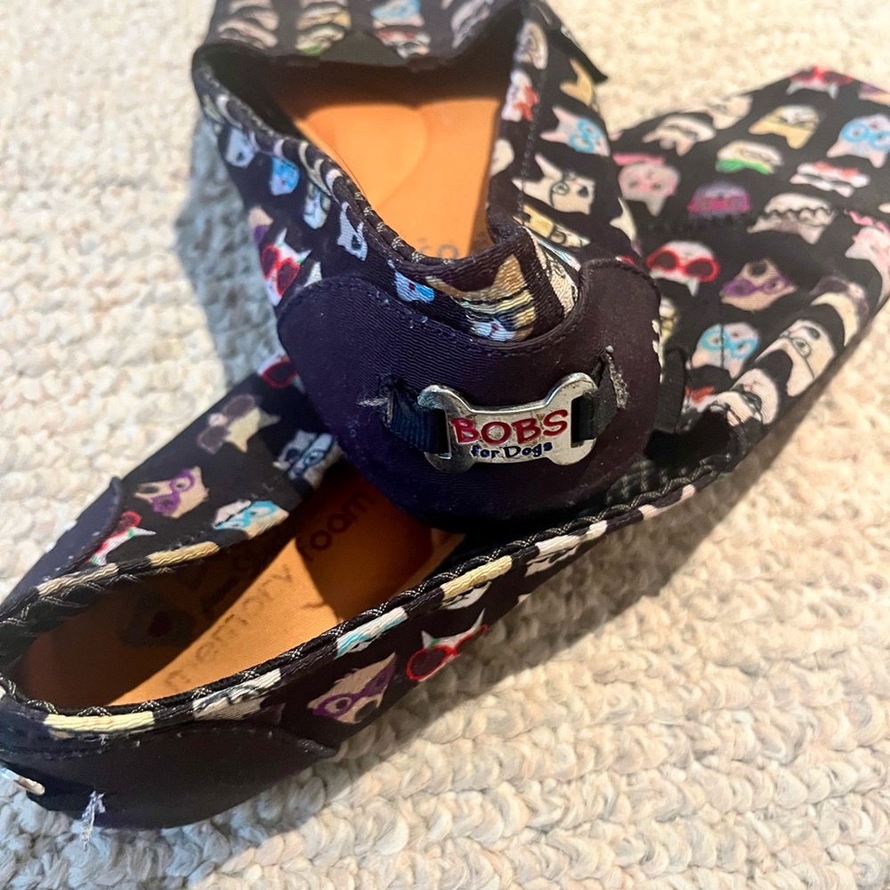 Vans Black Slip-On Slippers with Comfortable Design